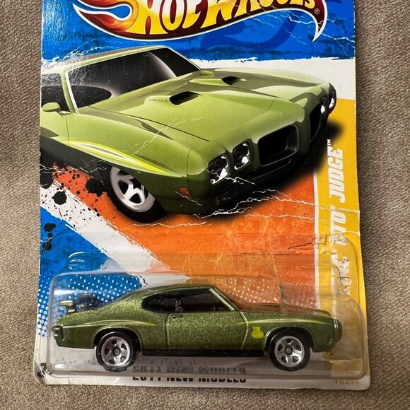 2011 HOT WHEELS HW SHOWROOM 70 Green PONTIAC GTO JUDGE - Picture 2 of 3